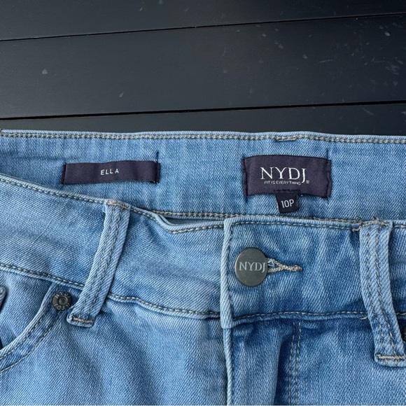 NYDJ Blue Jean Ella Shorts Light Wash Bermuda - Picture 3 of 10